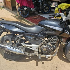Bajaj Pulsar 150 2011 - Image 2