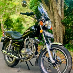 Suzuki GN 125 2002 - Image 2