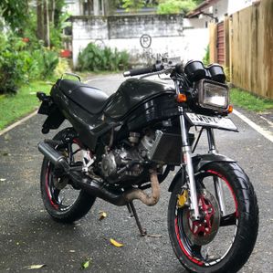 Yamaha TZR 125 2011 - Image 2