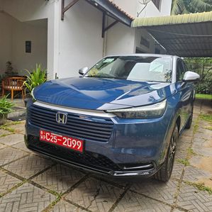 Honda Vezel Z PLAY 2024 - Image 2