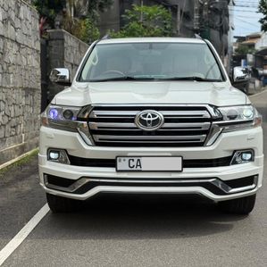 Toyota Land Cruiser Sahara VX V8 Palathsaba 2013 - Image 3