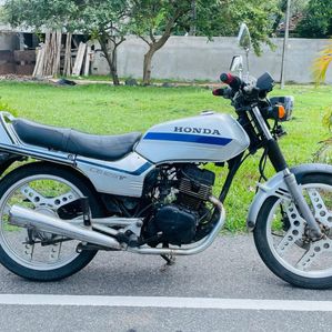 Honda CB 125 1989 - Image 2