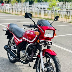 Suzuki GS 125 1986 - Image 2