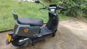 Yadea E8S 2023