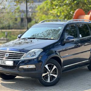 Micro Rexton 7 Seater Diesel Auto 2015 - Image 2