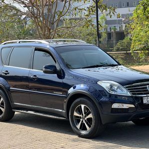 Micro Rexton 7 Seater Diesel Auto 2015 - Image 3