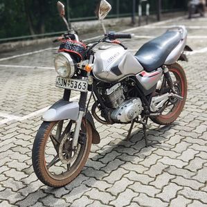 Suzuki EN125-2A 2004 - Image 2