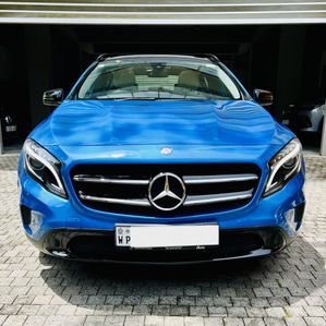 Mercedes Benz GLA 200 Night Edition 2015 - Image 2