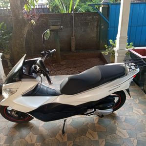 Honda PCX 2017 - Image 2