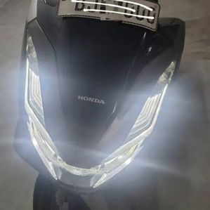 Honda PCX Brown 2023 - Image 2