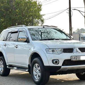 Mitsubishi Montero 2011 - Image 2