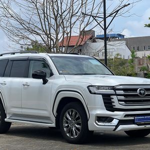 Toyota Land Cruiser Sahara ZX 70TH ANNIVERSARY 2023 - Image 2