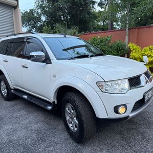 Mitsubishi Montero Sport 2011 - Image 2