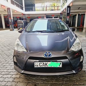 Toyota Aqua S Limited 2013