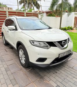 Nissan X-Trail Hybrid 2015