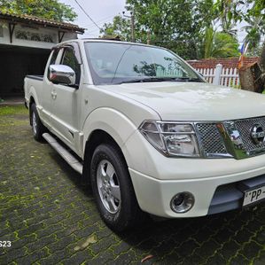 Nissan Navara Frontier 2010 - Image 2