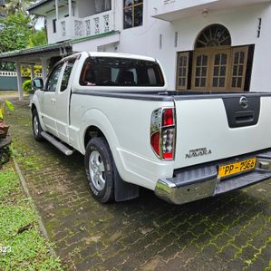 Nissan Navara Frontier 2010 - Image 3