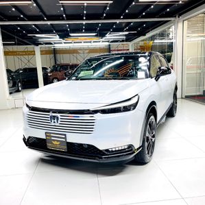 Honda Vezel Z PLAY MOONROOF 2025 - Image 3