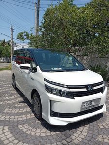 Toyota Voxy 2014