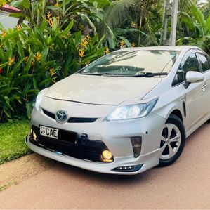 Toyota Prius S Grade 2013 - Image 2