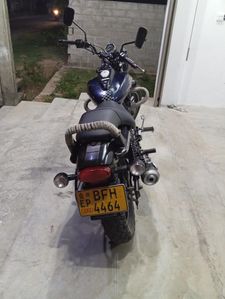 Bajaj Avenger 150 street 2017
