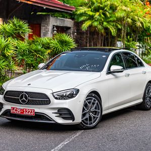 Mercedes Benz E200 Facelift-Premium + 2023 - Image 2