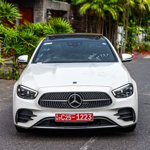 Mercedes Benz E200 Facelift-Premium + 2023 - Image 3