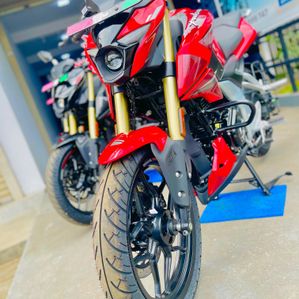 Bajaj Pulsar N160 Premium 2025 - Image 2