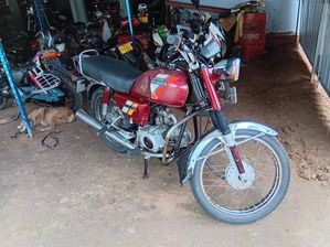 Hero CD 100 2002