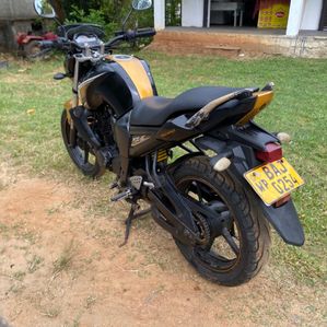 Yamaha FZ S 2013 - Image 2