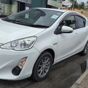 Toyota Aqua X Urban 2015 - Image 2