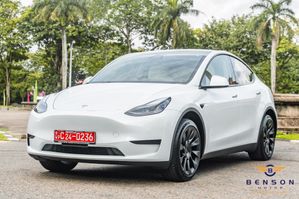 Tesla Model Y LONG RANGE FULL SPEC 2024