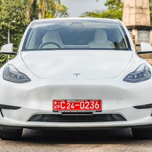 Tesla Model Y LONG RANGE FULL SPEC 2024 - Image 3