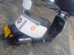Yadea E8S 2024