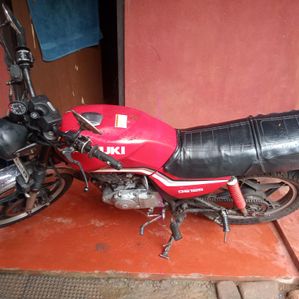 Suzuki GS 125 1996 - Image 2