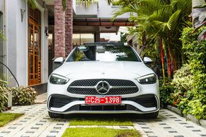 Mercedes Benz C200 AMG Premium Plus 2025