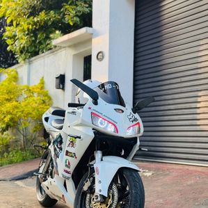 Honda CBR250R 2001 - Image 2