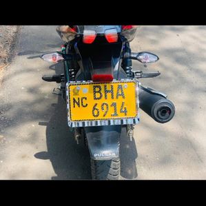 Bajaj Pulsar 180 2018 CC - Image 2