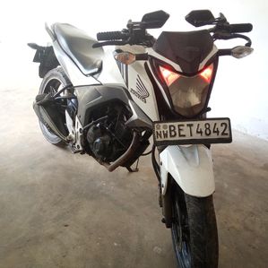 Honda CB Hornet 160 2016 - Image 2