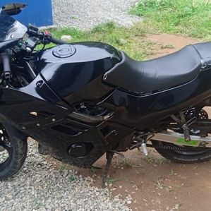 Suzuki GSX R600 1981 - Image 3