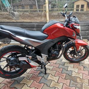 Honda CB Hornet 160R 2016 - Image 2