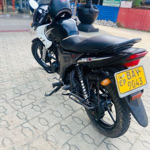 Yamaha SZ-RR V2 2013 - Image 2