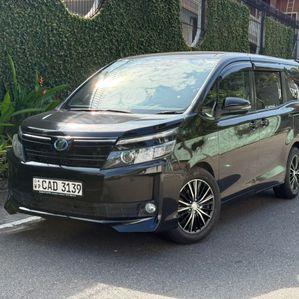 Toyota Voxy V Grade 1 Owner 2014 - Image 2