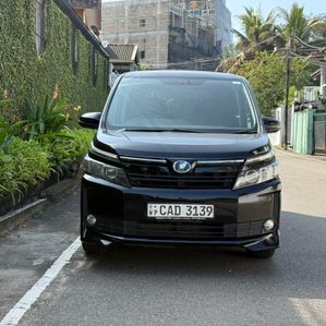 Toyota Voxy V Grade 1 Owner 2014 - Image 3