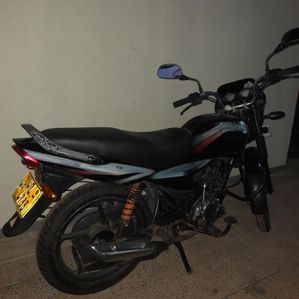 Bajaj Platina 2011 - Image 2