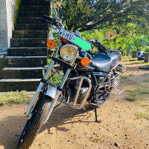 Suzuki GS 125 2002 - Image 2