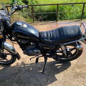 Suzuki GS 125 1992 - Image 2