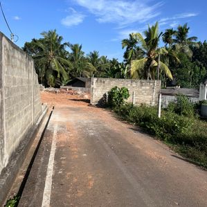 15p Bare Prime Land in Kadawatha - Image 2