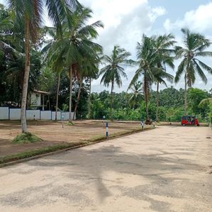 Luxury Gated land in Athurugiriya - Image 4
