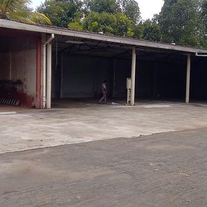 Gampaha - Yakkala Commercial Land with Two Story Building and House - Image 4